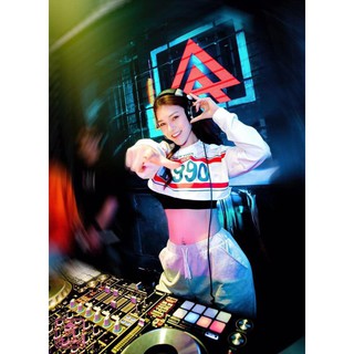 Áo croptop tay dài form rộng 1990