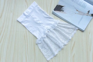 QUẦN MẶC TRONG VÁY REN