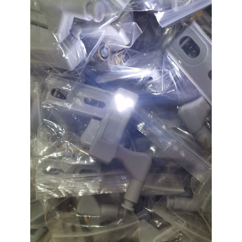 Đèn Led Gắn Bản Lề Tủ Quần Áo Nhà Bếp/ Phòng Tắm Tiện Ích ( Có Tặng Kèm Pin ) 88152