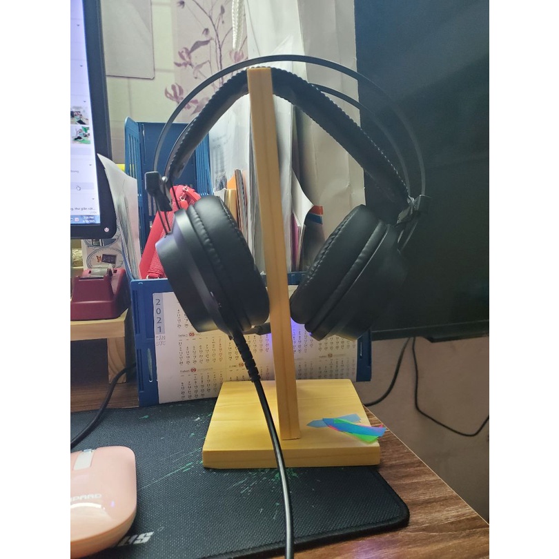 Giá treo tai nghe chất liệu gỗ thông tự nhiên / Headphone Stand chụp tai thân gỗ
