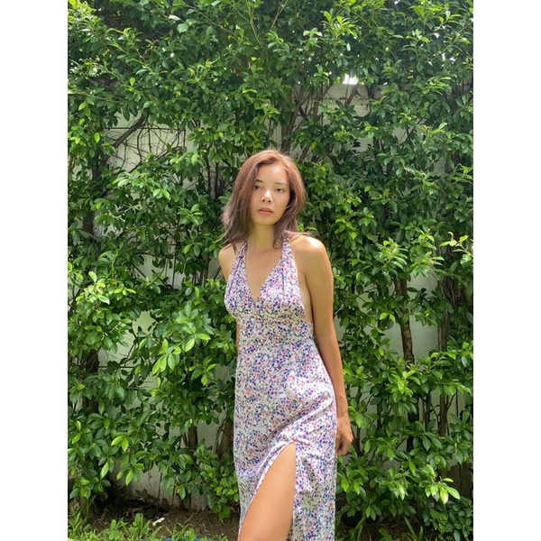 BEACH FEVER - Đầm maxi hoạ tiết hoa nhí tím hở lưng Katie