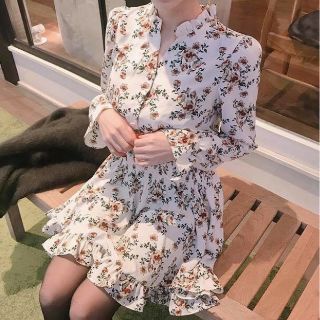 ĐẦM HOA XÒE CÓ NHÚN EO