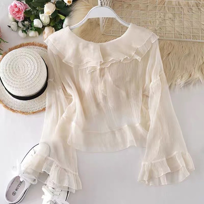 Áo voan khoác ngoài kết hợp áo hai dây hoặc váy hai dây siêu xinh.