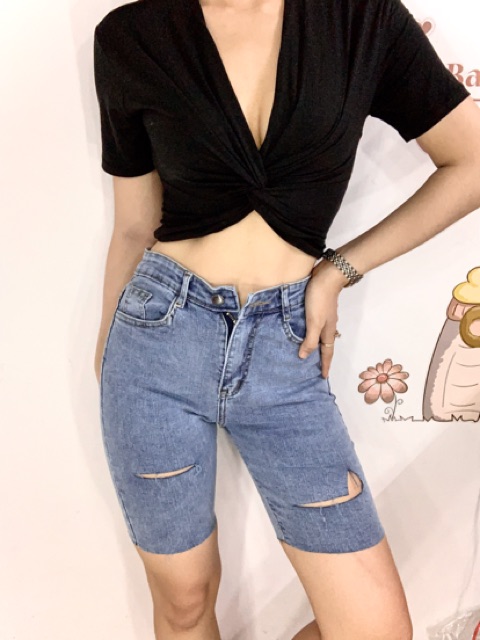 Áo croptop xoắn bụng