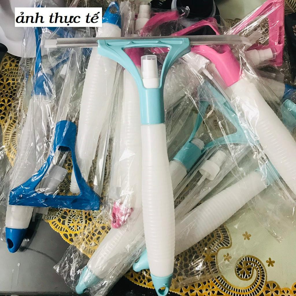 Cây Gạt Kính Cầm Tay Kèm Bình Xịt Tiện Dụng
