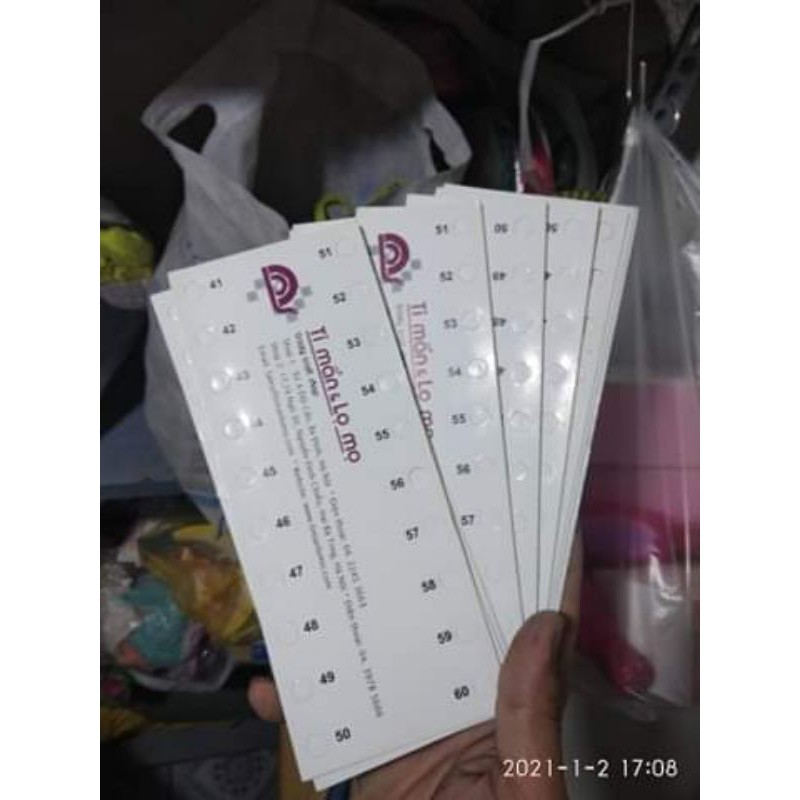 Vỉ xỏ chỉ giấy.