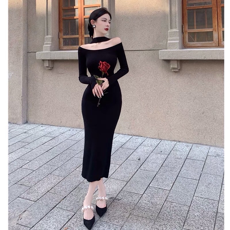 Váy len body trễ vai kèm dây đeo cổ màu đỏ đen