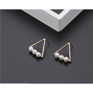Khuyên tam giác nhỏ xinh, phong cách tiểu thư
