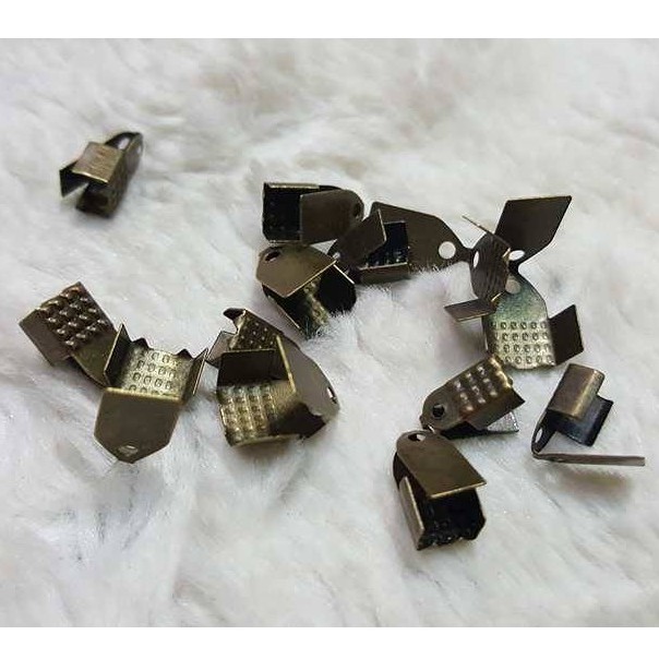 kẹp 3 lá 4 * 9mm : 100 cái  - 15k ( 1000c = 100k )  [nguyên liệu handmade]