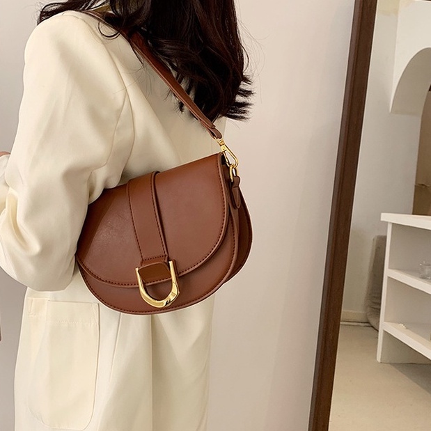 Túi xách nữ đeo chéo đeo vai, Túi xách trăng khuyết hình yên ngựa - JULIE 106