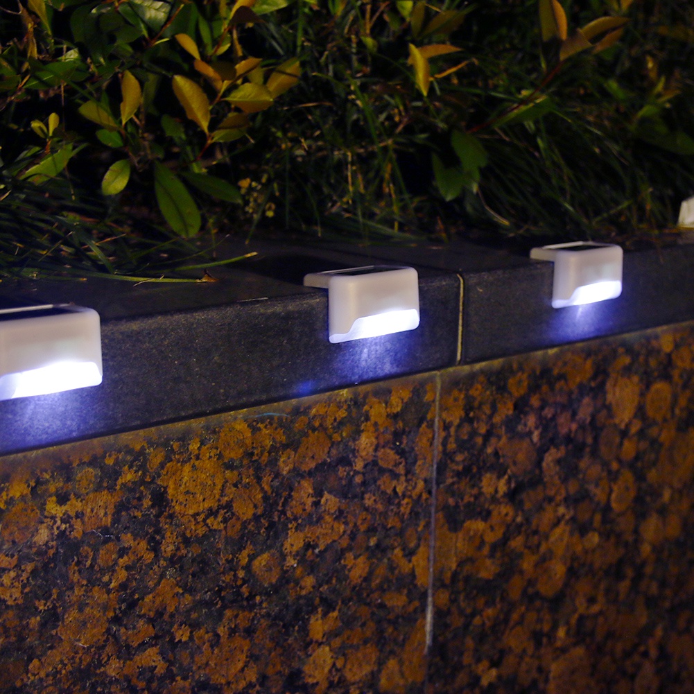 Set 4 Đèn LED IP65 Chống Nước Sử Dụng Năng Lượng Mặt Trời
