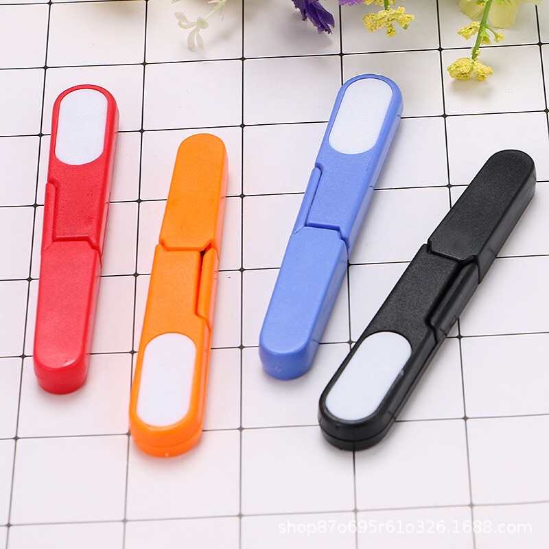 Kéo cắt chỉ có nắp đậy