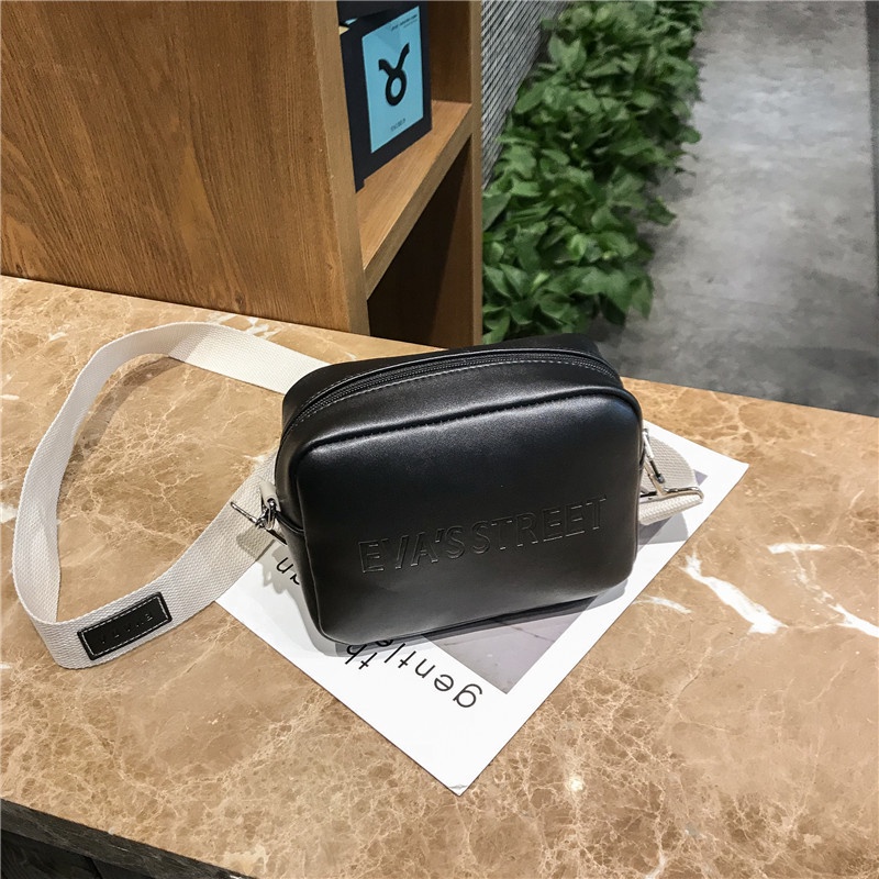 IELGY Túi Đeo Vai Hình Vuông Dập Nổi Họa Tiết Chữ Đơn Giản