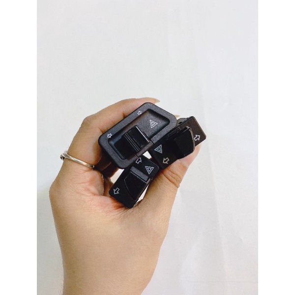 Nút xinhan tích hợp Hazard gắn như zin không cần chế dành cho các dòng xe future , WS110 , WA17...