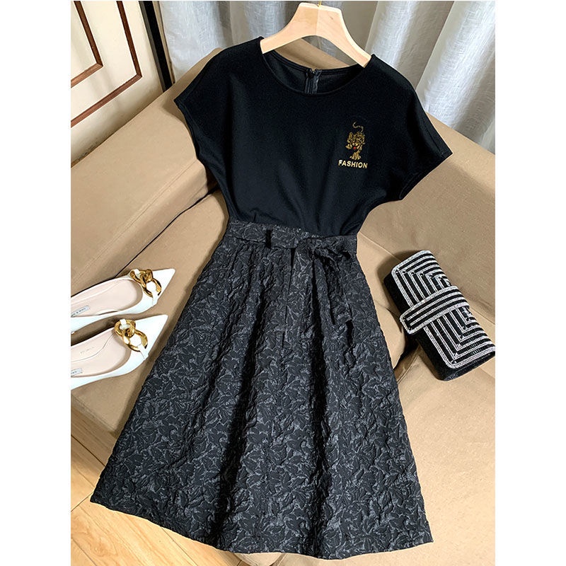 Đầm xòe jacquard họa tiết dập nổi ghép nối phối thắt lưng thời trang hè mới năm 2022 khí chất cho nữ