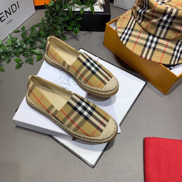 Giày slipon kẻ brr fullbox