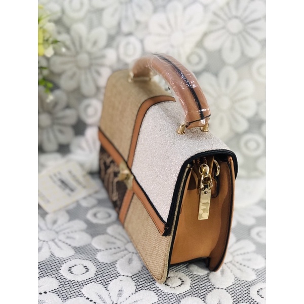 Túi Bandolini trưng bày