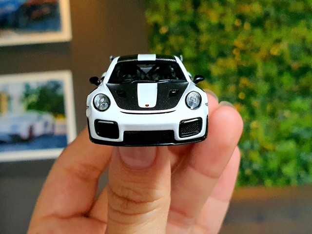 Xe Mô Hình Porsche 911 GT2 RS 1:64 MiniGT ( Trắng )