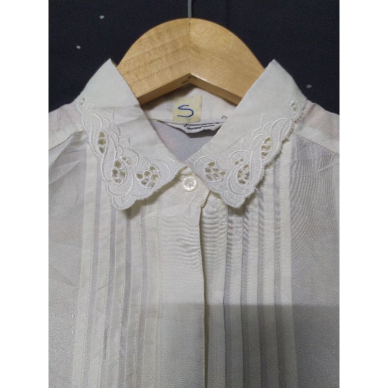 Áo trắng vintage giấu nút, voan size S  IB shop