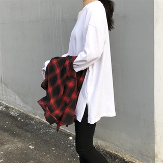 Áo thun trắng tay dài oversize