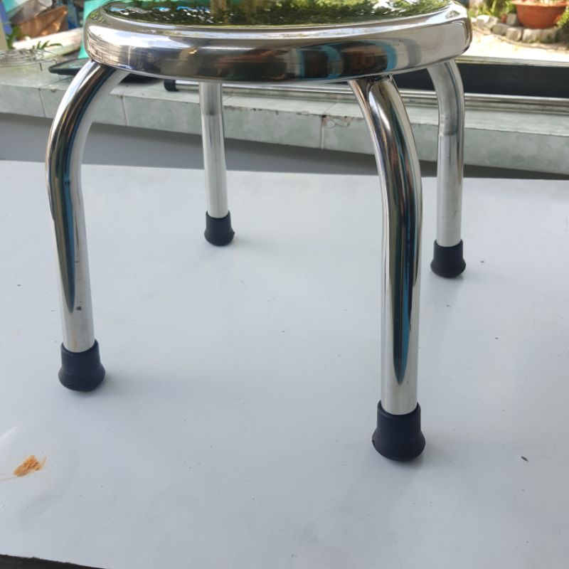 Ghế ngồi inox cao 30cm ống o25 dày 1li  , inox 201 và inox 304 . Nặng gần 2kg . Hàng dày và chắc chắn bền lâu