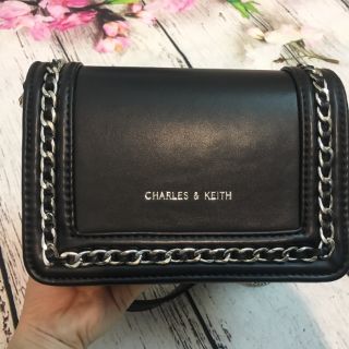 Túi CNK viền xích (mới)