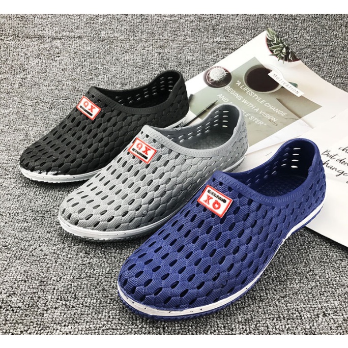 Giày nhựa nam thoáng khí