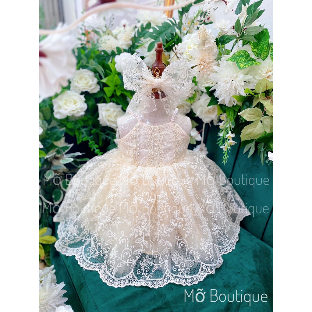 Váy ren yếm cổ ngọc