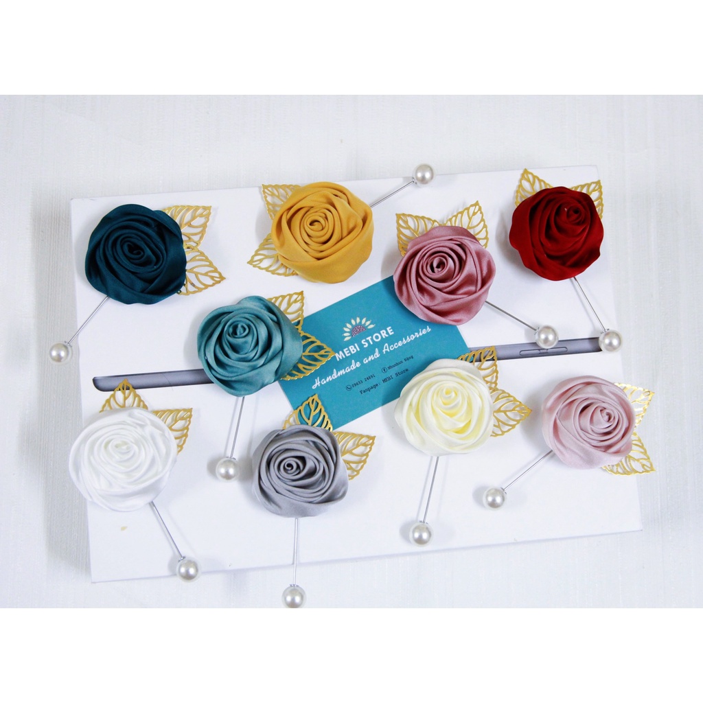 Hoa cài áo handmade hoa hồng cuộn mix 2 lá kim loại