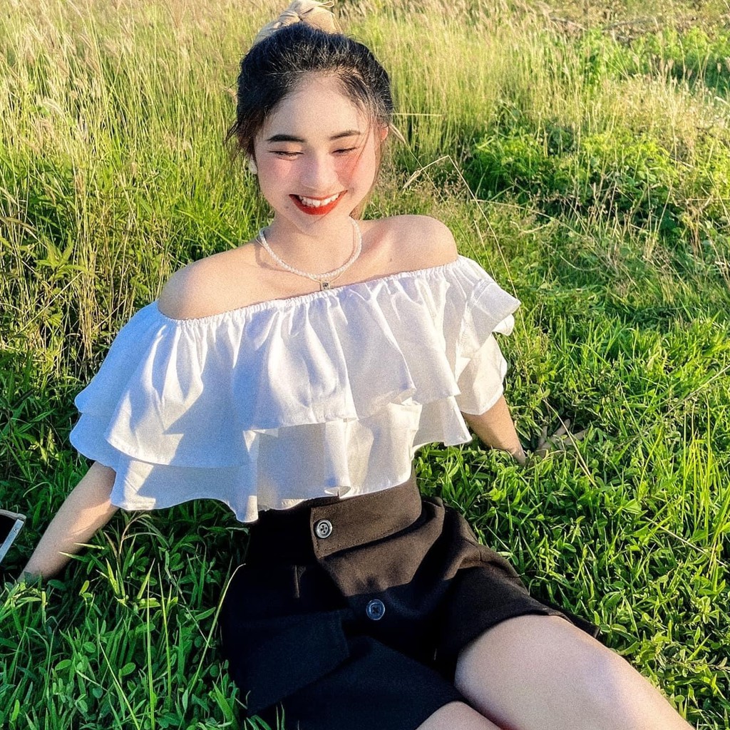 Set Áo Trễ Vai Trắng Mix Chân Váy Cúc Lệch