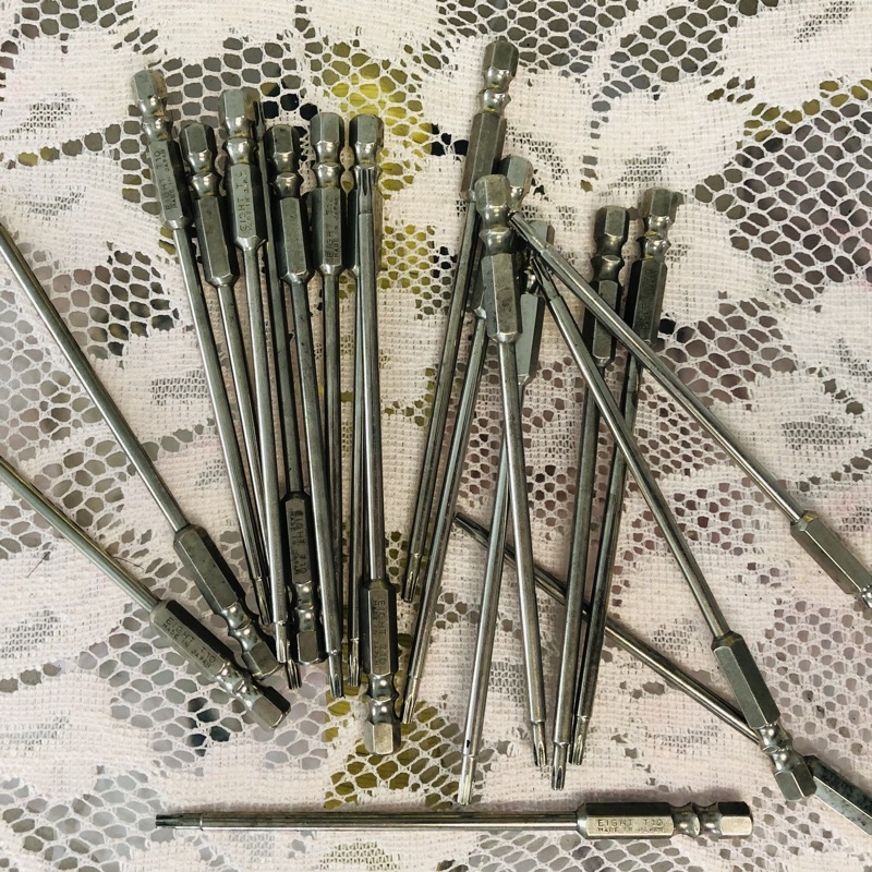 Mũi vít hoa thị T10 có lỗ EIGHT - Japan, 11cm chân lục giác