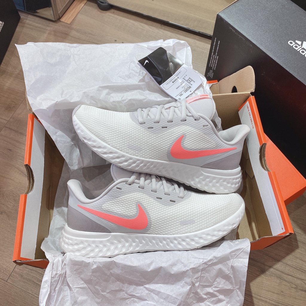 Giày thể thao Sneaker N.I.K.E RUNNING REVOLUTION 5 màu Trắng Hồng - Code: BQ3207 101