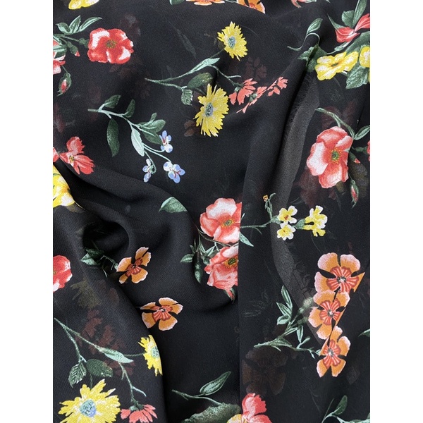 Vải voan Chiffon nền đen hoa nhỏ may áo kiểu, váy, đầm suông, áo dài MS20119