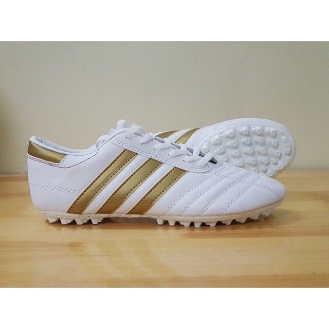 GIÀY ĐÁ BÓNG ĐÁ PHỦI 3 SỌC CT3 -KÈM TẤT(VỚ)KHÂU FULL ĐẾ -GIÀY ĐÁ BÓNG SÂN CỎ NHÂN TẠO