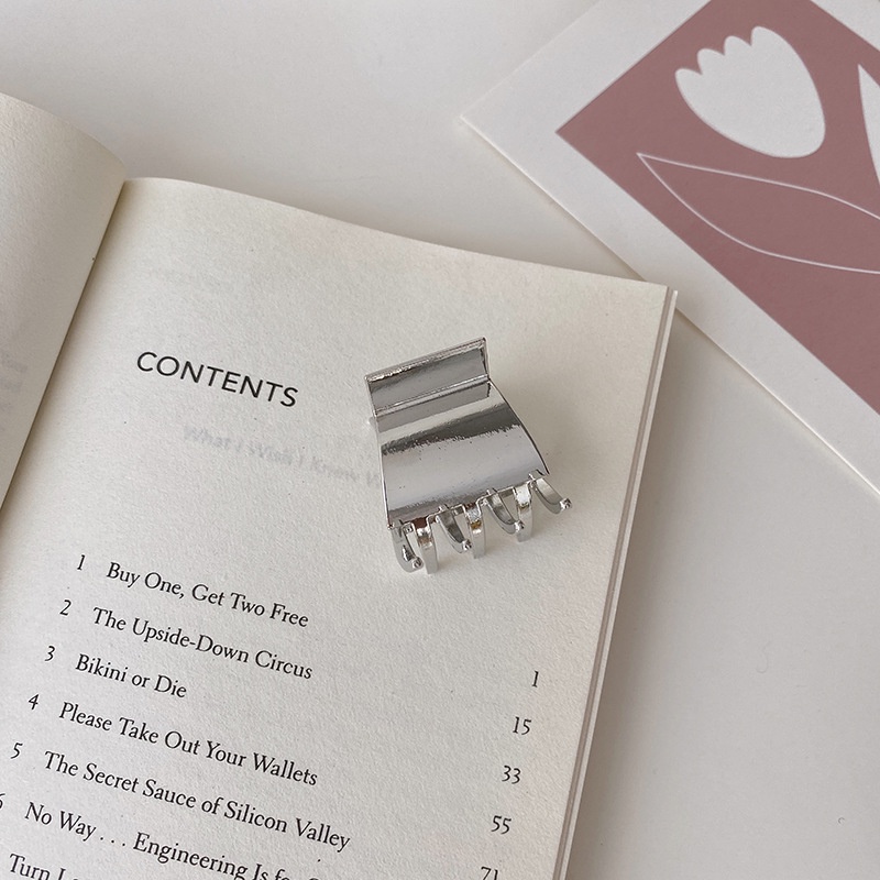 Kẹp Tóc Mini Bằng Kim Loại Hình Cá Mập Tiện Dụng Cho Nữ