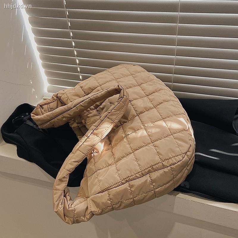 Túi đeo vai IELGY hình đám mây xếp ly sức chứa lớn thời trang cho nữ