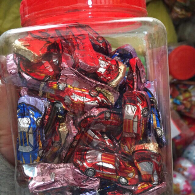 Kẹo sô cô la ô tô