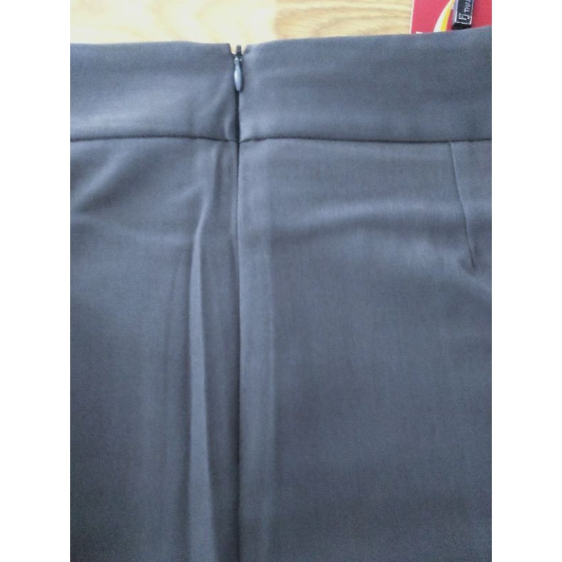 Chân váy bút chì Thái Hòa màu xám, gửi hàng sau 1 đến 2 ngày đặt | BigBuy360 - bigbuy360.vn