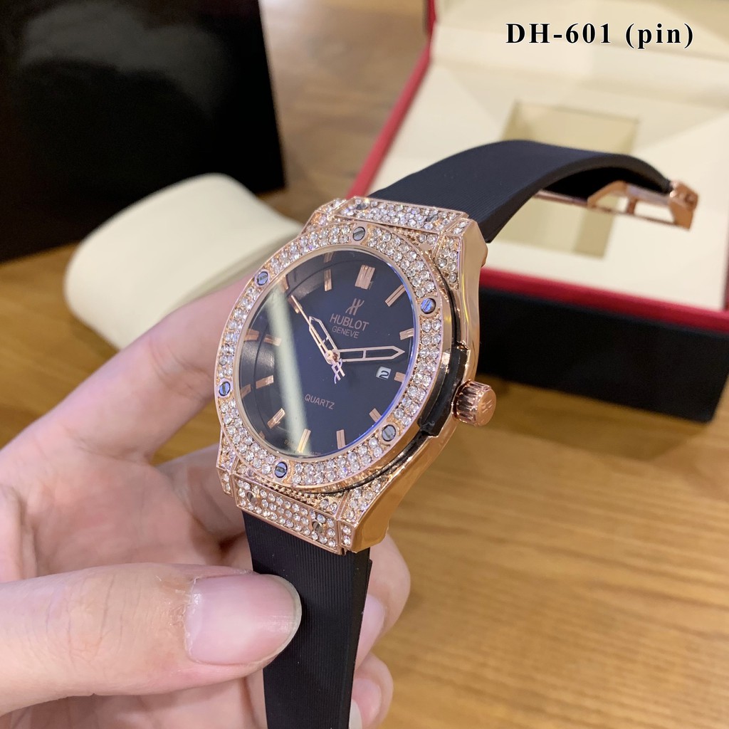 Đồng hồ nữ Hublot mặt tròn đính viền đá dây cao su thơm vani cao cấp DHN601 | BigBuy360 - bigbuy360.vn