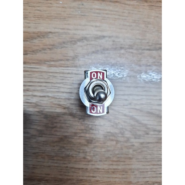 Công tắc gạt 2 chân, 3 chân, 4 chân, 6 chân