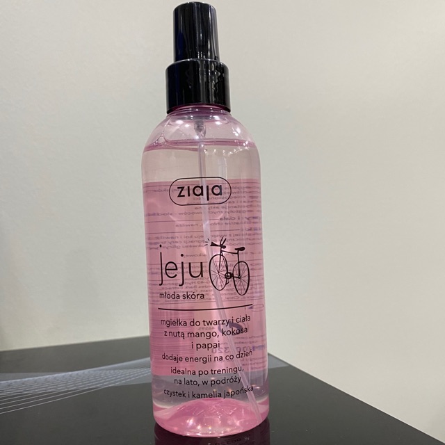 Xịt Khoáng Ziaja Jeju cho Mặt & Body với Dầu Hoa Trà Nhật Bản