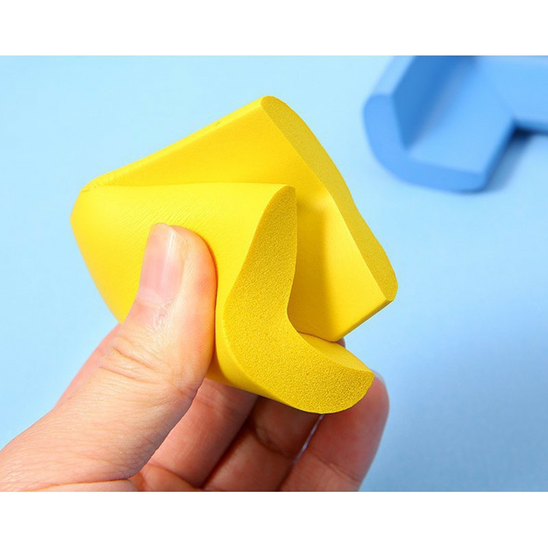 Combo 4 bọc góc bàn bằng mút mềm mại, an toàn cho bé bảo vệ bé tránh khỏi những va chạm trong lúc vui chơi