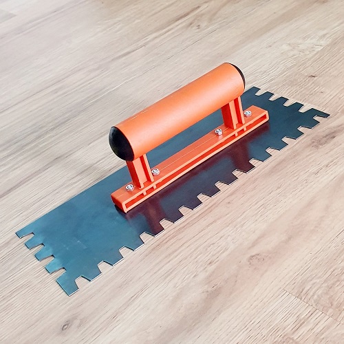 Bay Thép Chữ Nhật 30x11cm Rãnh 3 Cạnh Tạo Răng Cưa Lớn 1x1cm Cán Nhựa Bắt Vít Thi Công Xây Dựng Chuyên Dụng