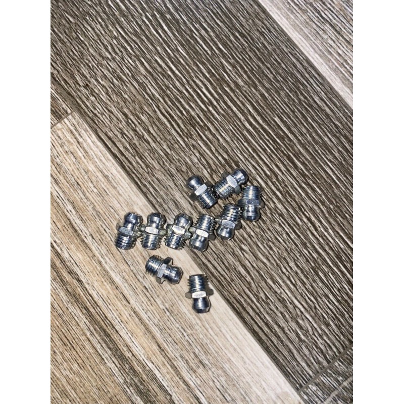 Sản phẩm gia đình làm: Đầu bơm mỡ phi 8 thẳng