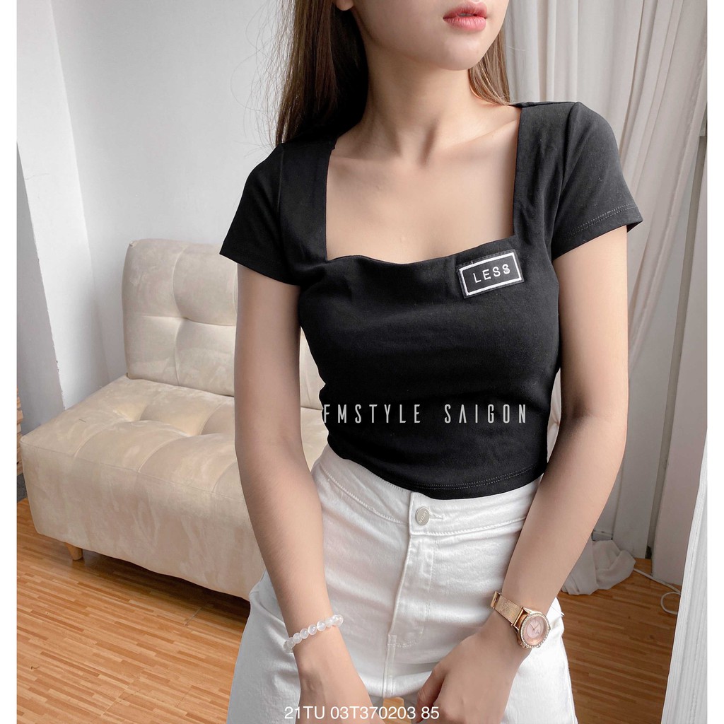 Áo thun tay ngắn cổ vuông thêu less ulzzang Fmstyle Saigon 21TU03T370203