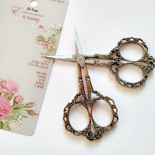 Kéo cắt chỉ cắt phom cắt móng loại đẹp