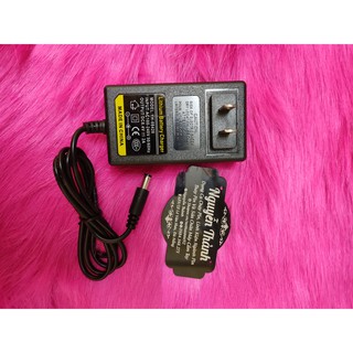 Sạc 2s 8,4v 2a vuông, chuyên sạc pin li-ion 7,2v-8,4v, có đèn báo đầy.