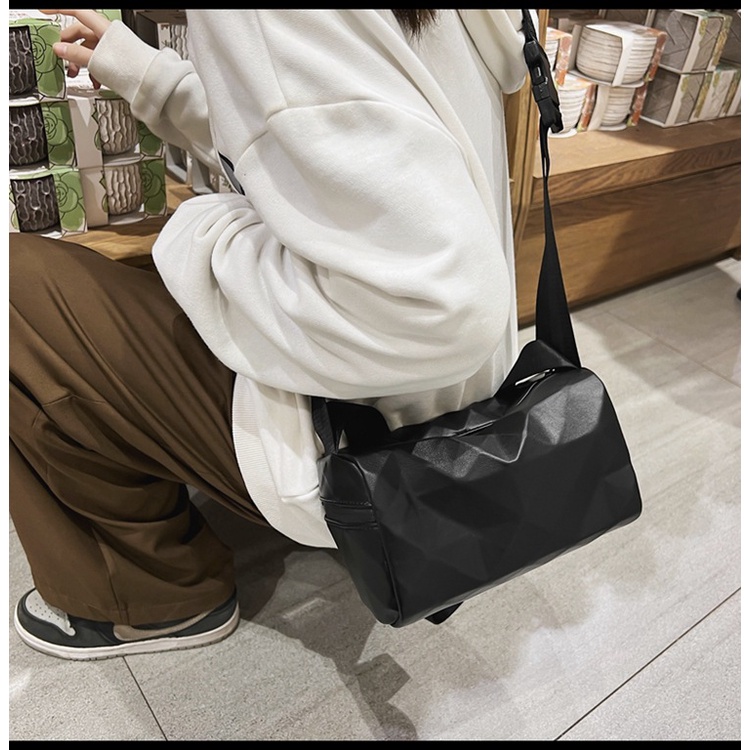 Túi đeo chéo unisex giỏ nam nữ đeo hông cặp thời trang phong cách cặp đôi đen trắng KINDEE
