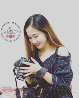 Váy kẻ trễ vai