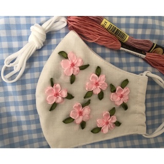 Khẩu trang thêu handmade